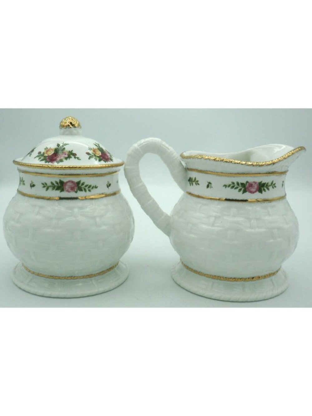 Royal Albert Christmas Old Country Rose Basket Weave 5 piece Tea Set - Picture 13 of 16